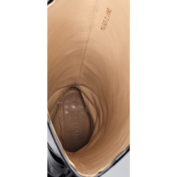 Chanel black patent leather boots with a chunky heel and embroidered CC logo - Picture 16 of 16